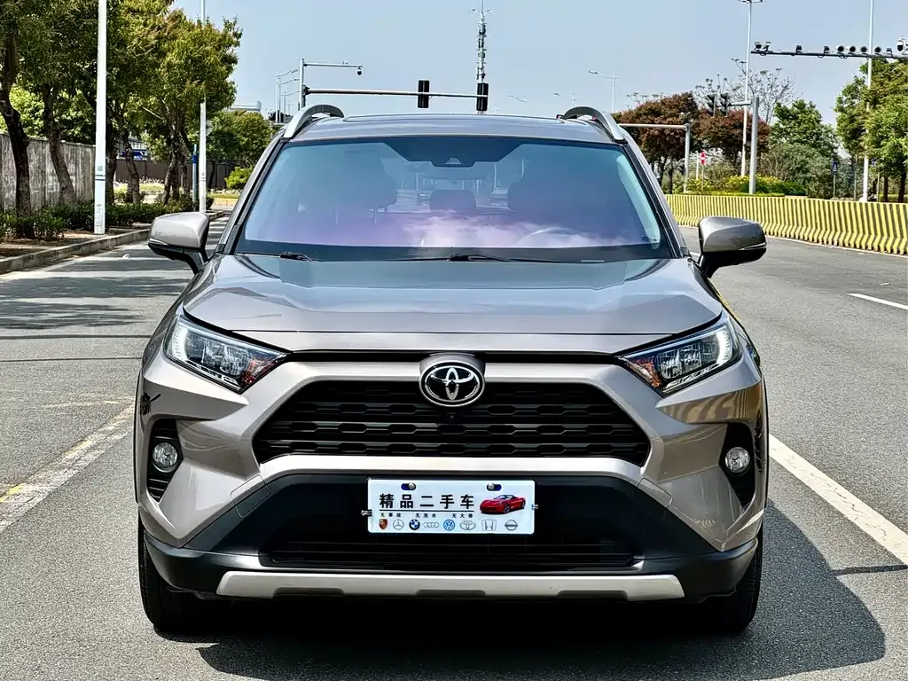 Toyota RAV4 — фото 9
