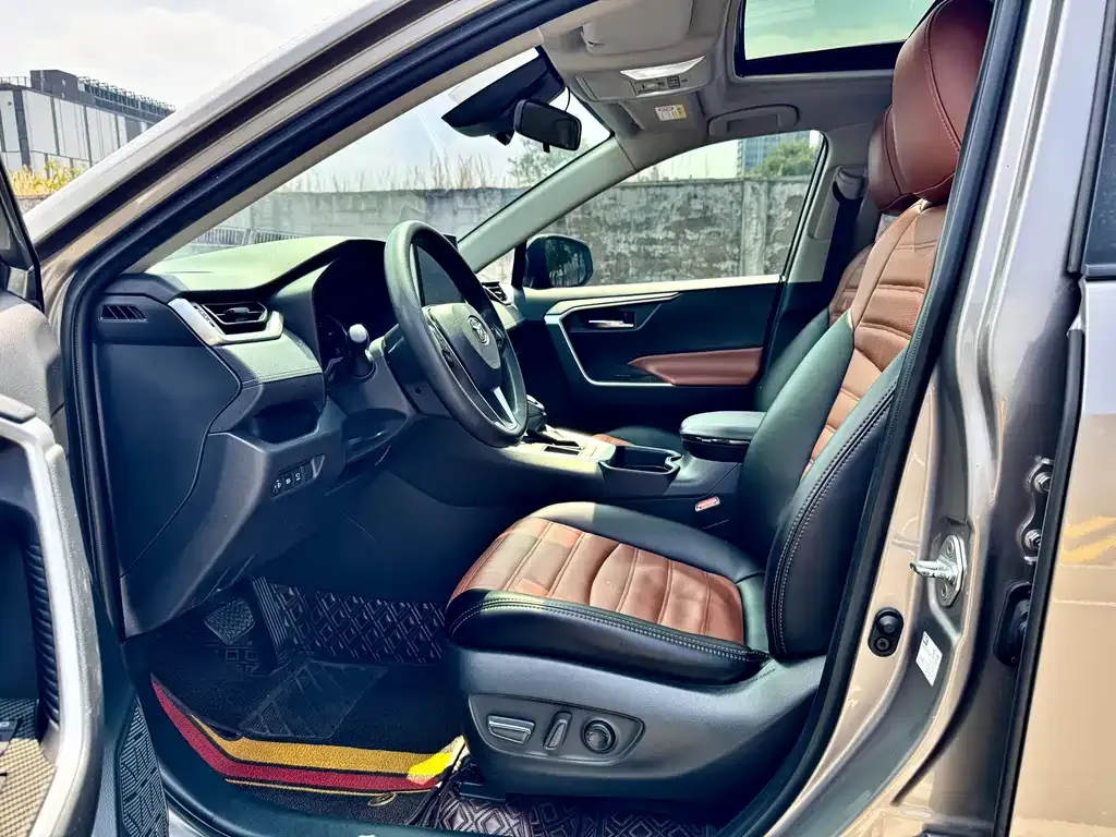 Toyota RAV4 — фото 3