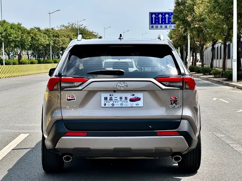 Toyota RAV4 — фото 6
