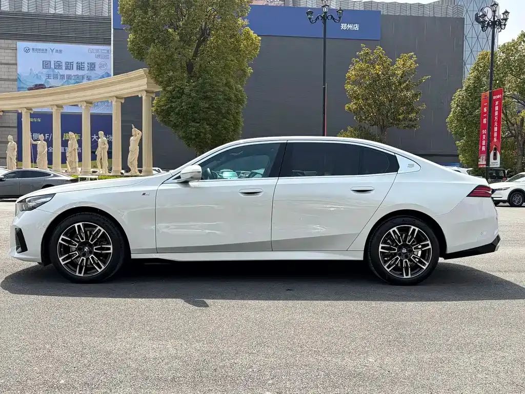 BMW 5 Series — фото 10