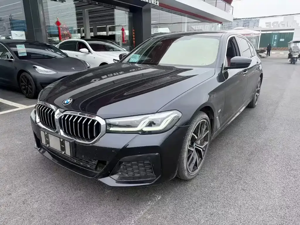 BMW 5 Series — фото 1