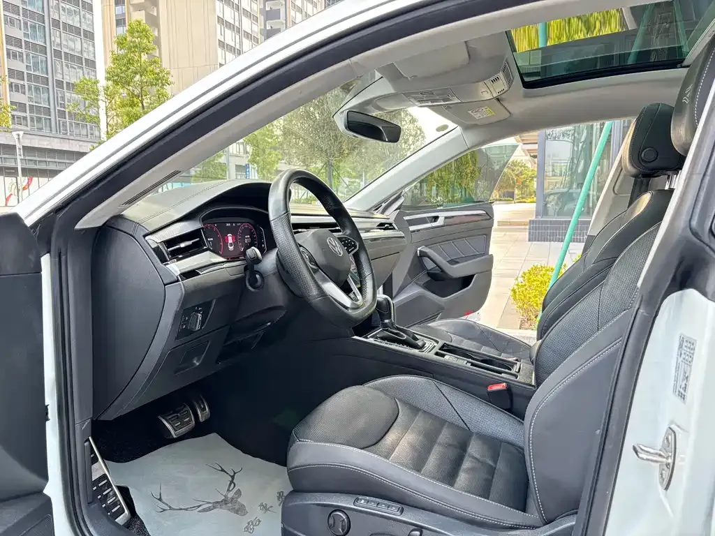 Volkswagen CC 2023 из CN, фото 6