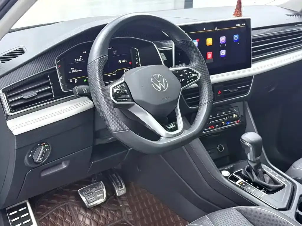 Volkswagen Tiguan L — фото 4