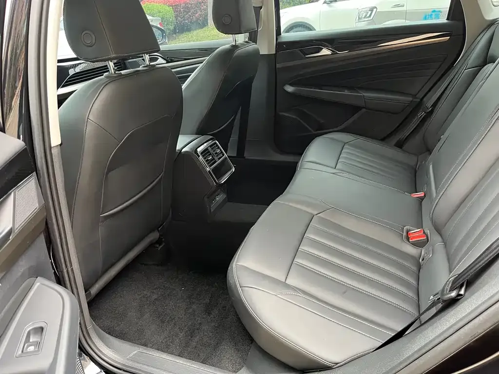Volkswagen Passat — фото 6