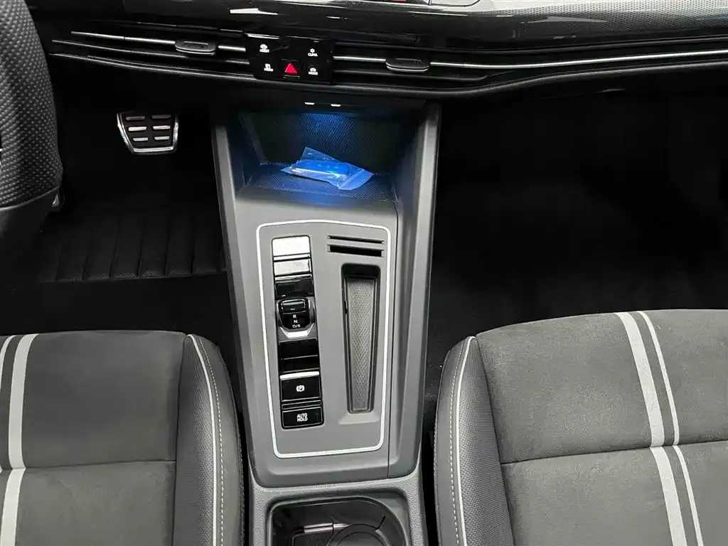 Volkswagen Golf 2023 из CN, фото 5