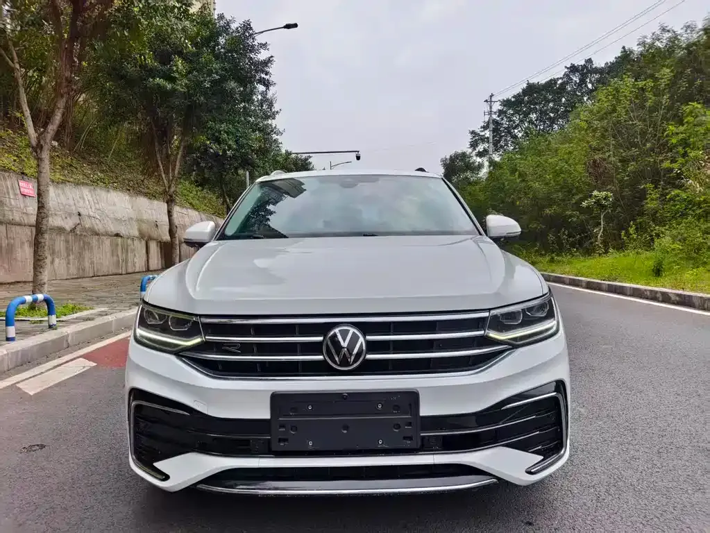 Volkswagen Tiguan L — фото 7