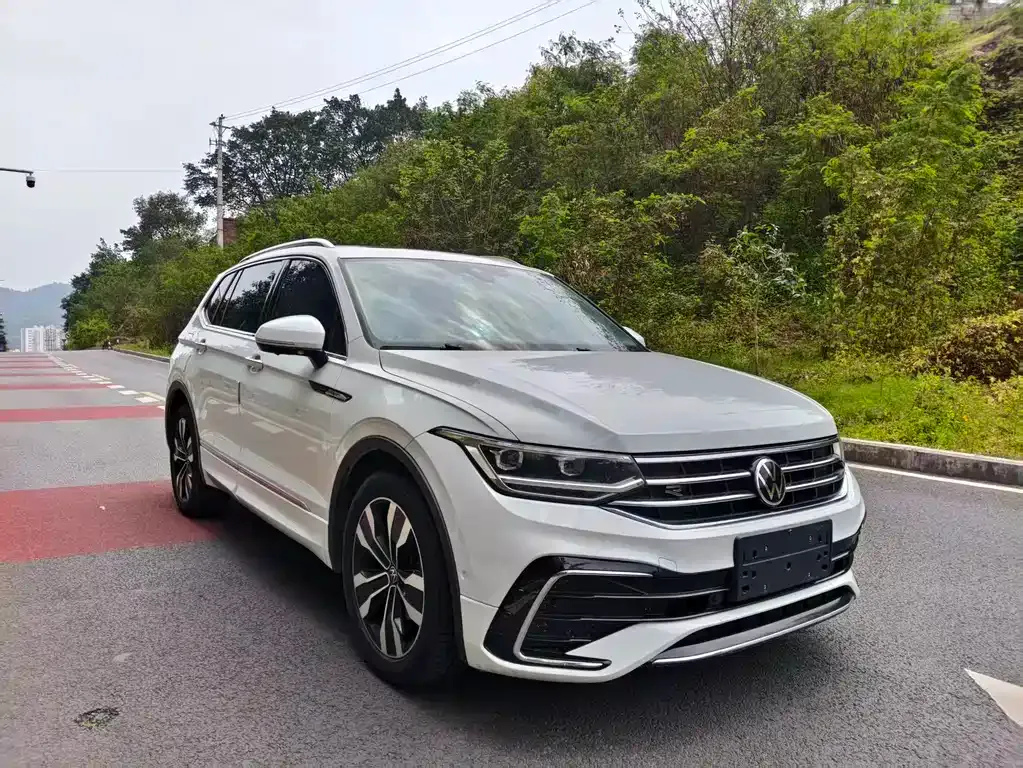 Volkswagen Tiguan L — фото 8