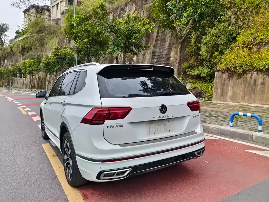 Volkswagen Tiguan L — фото 3
