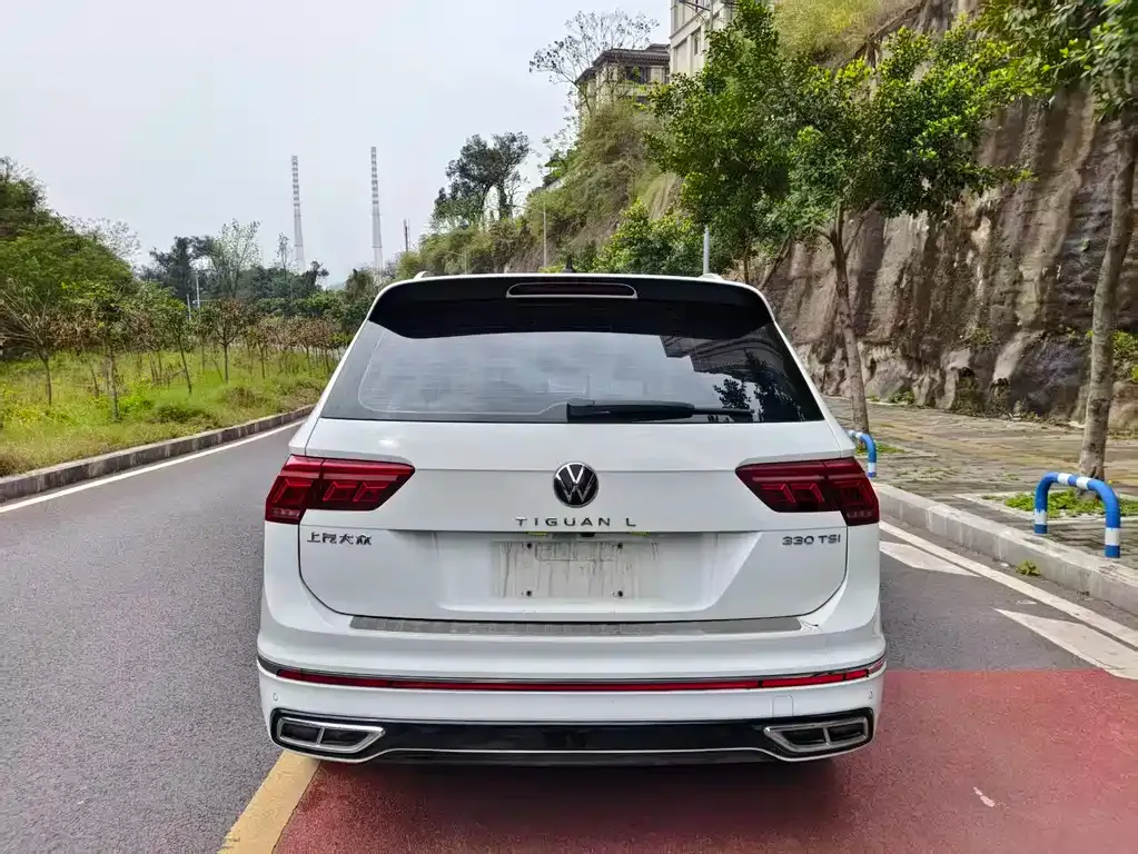 Volkswagen Tiguan L — фото 2