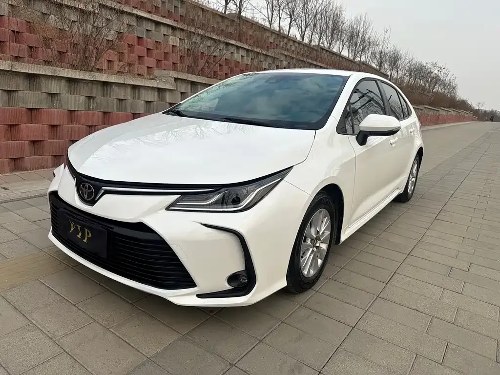 Toyota Corolla — фото 1