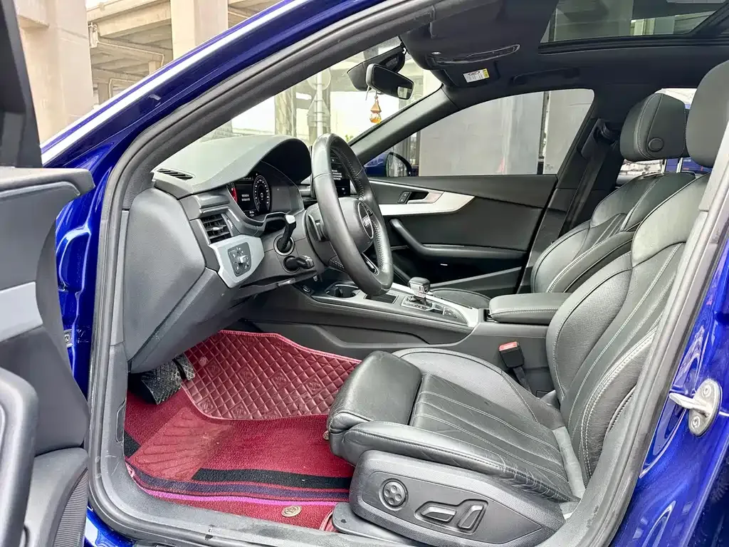 Audi A4L 2021 из CN, фото 8