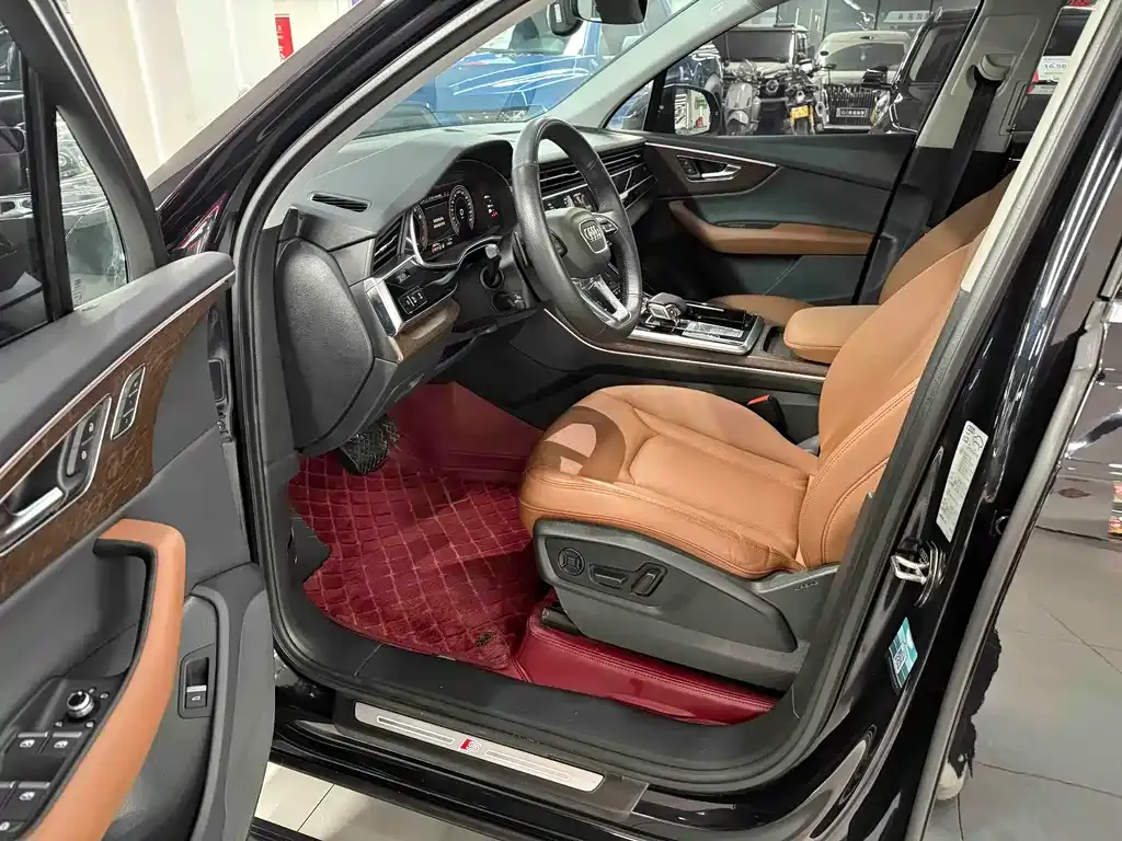 Audi Q7 2021 из CN, фото 4