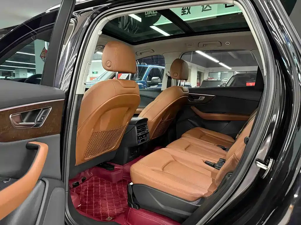 Audi Q7 2021 из CN, фото 8