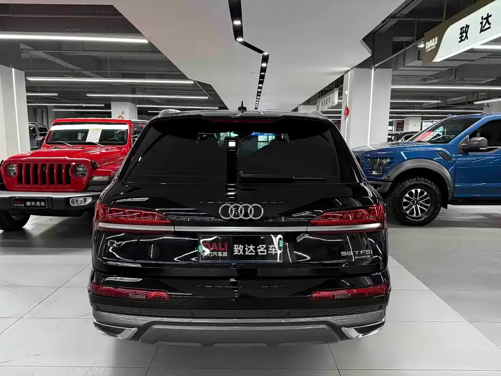 Audi Q7 2021 из CN, фото 9