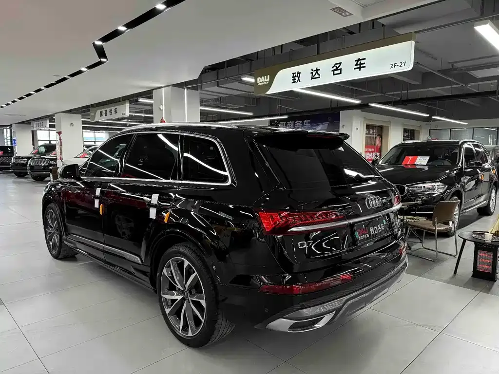 Audi Q7 2021 из CN, фото 3