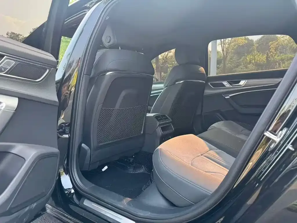 Audi A6L 2024 из CN, фото 5