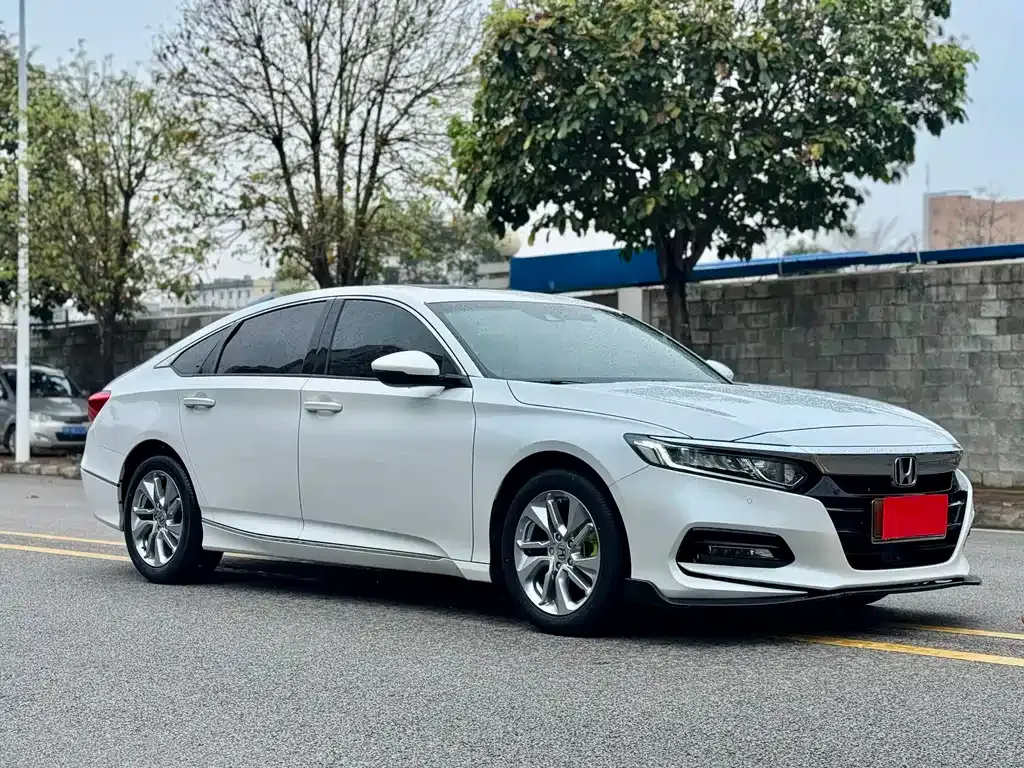 Honda Accord — фото 1