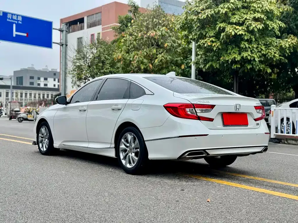 Honda Accord — фото 8