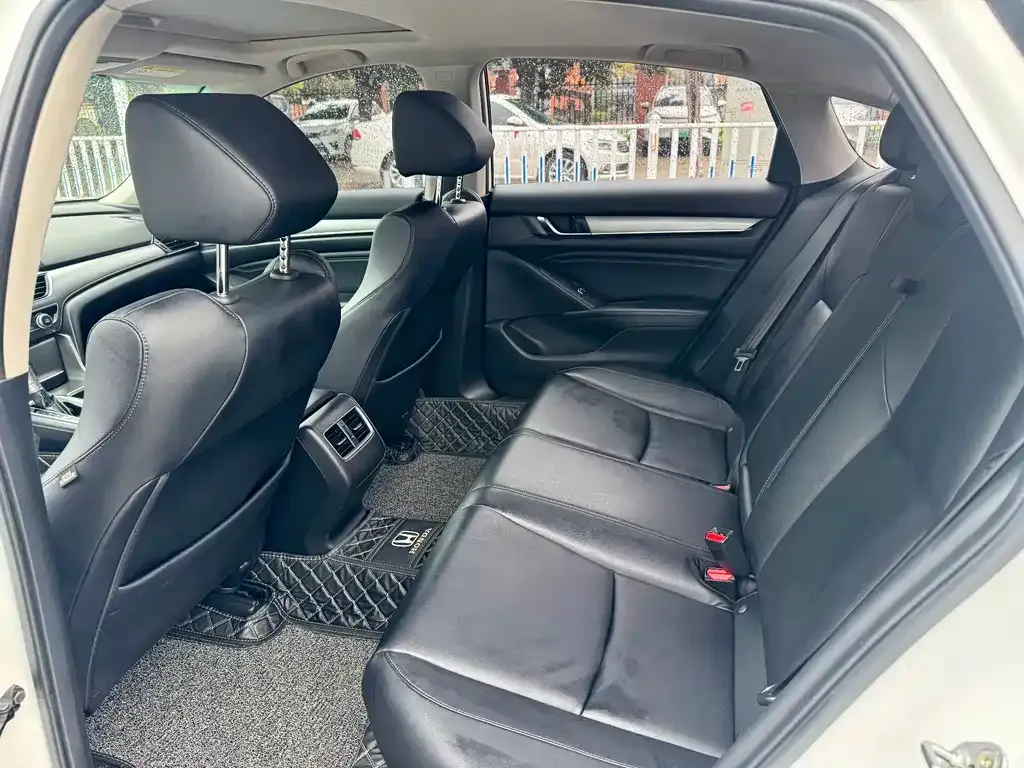 Honda Accord — фото 6