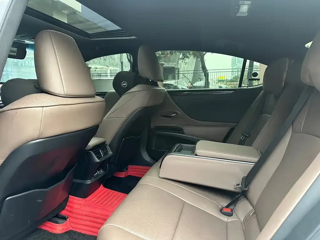 Lexus ES 2023 из CN, фото 2
