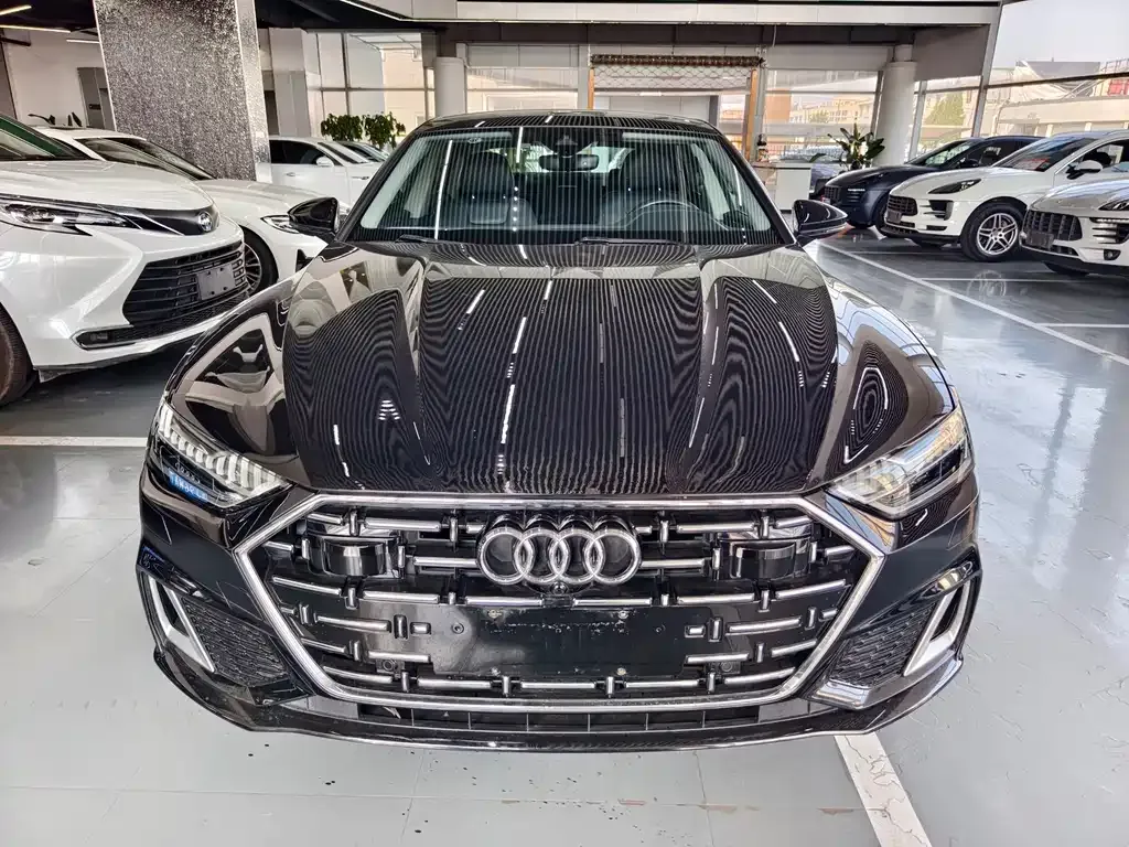 Audi A7L 2023 из CN, фото 1
