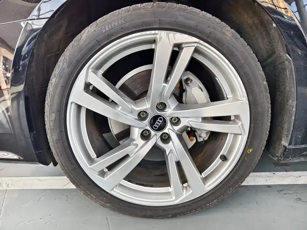 Audi A7L 2023 из CN, фото 2