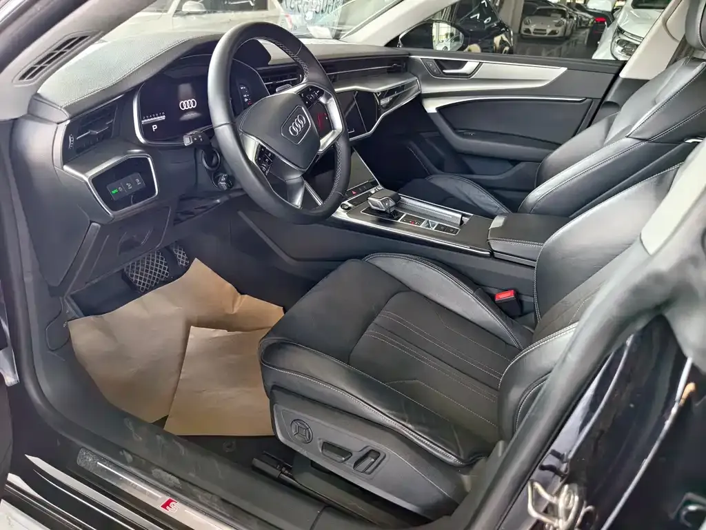 Audi A7L 2023 из CN, фото 9