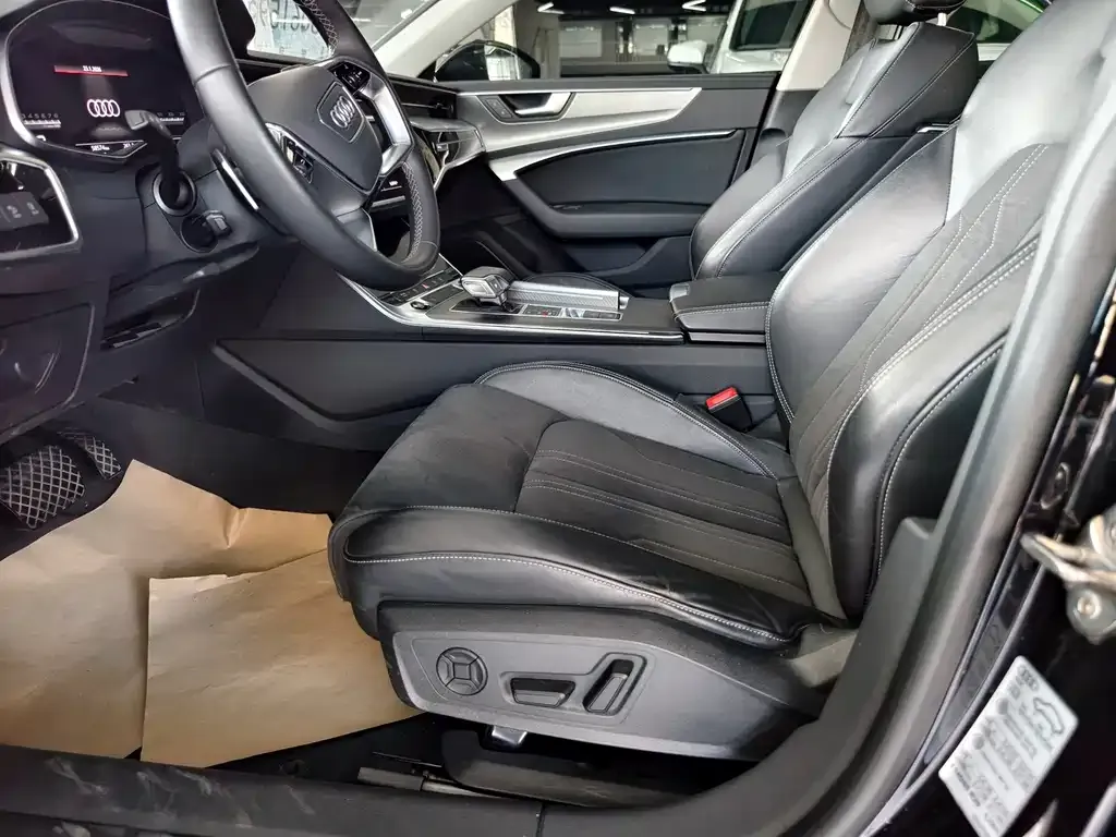 Audi A7L 2023 из CN, фото 4