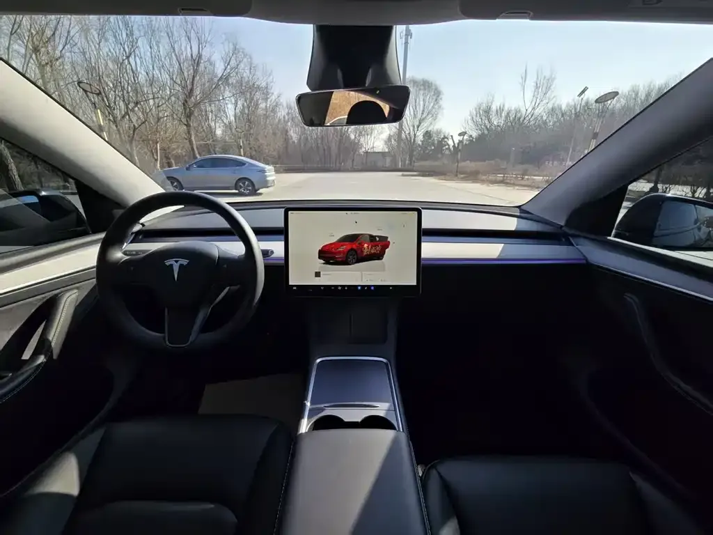 Tesla Model Y — фото 4