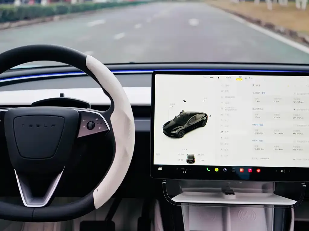 Tesla Model 3 — фото 3