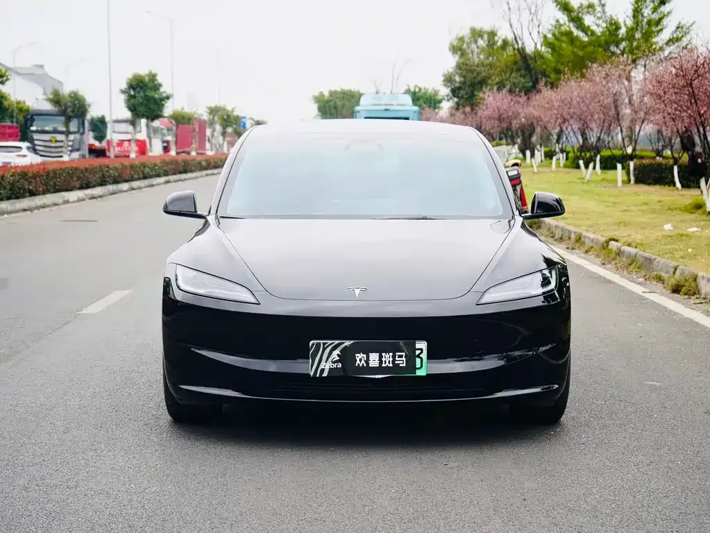 Tesla Model 3 — фото 7
