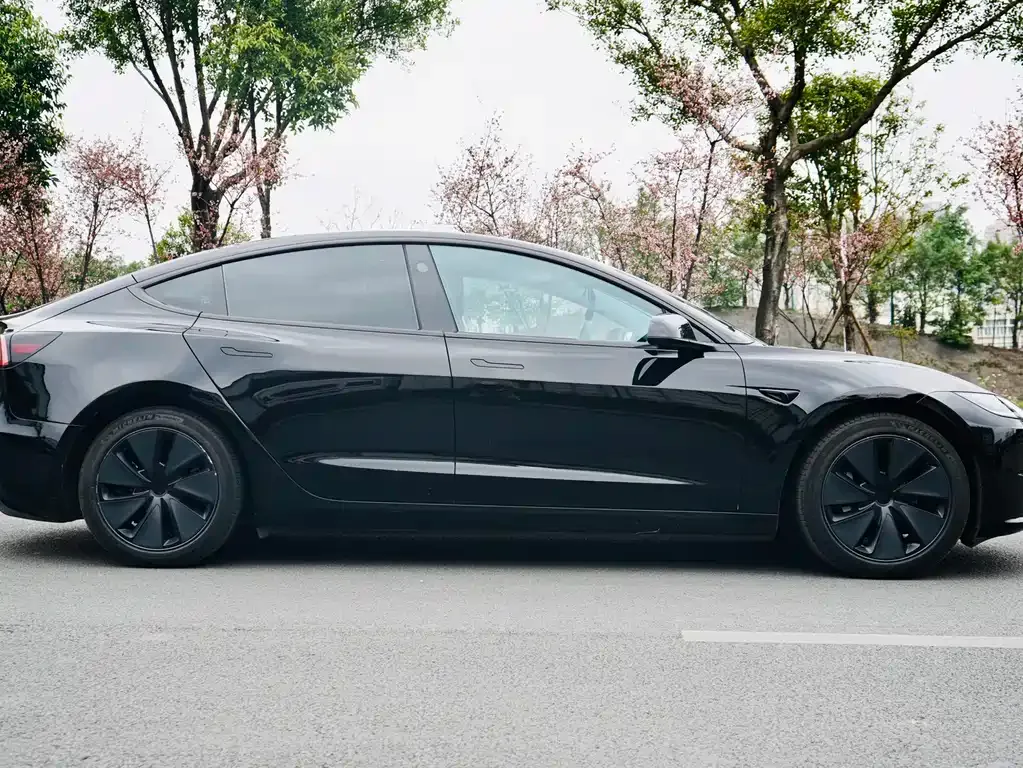 Tesla Model 3 — фото 10