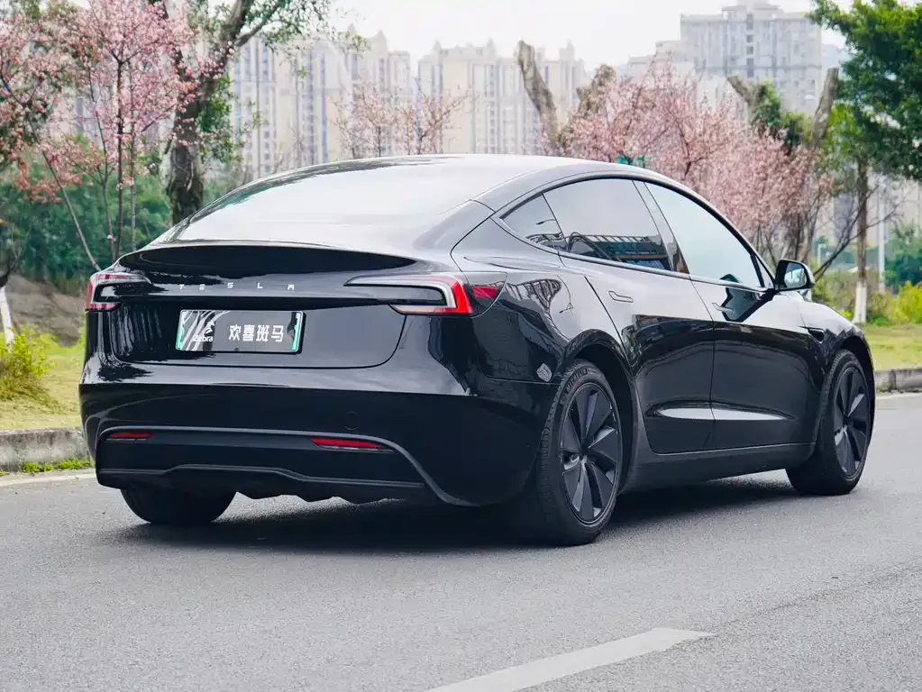 Tesla Model 3 — фото 9