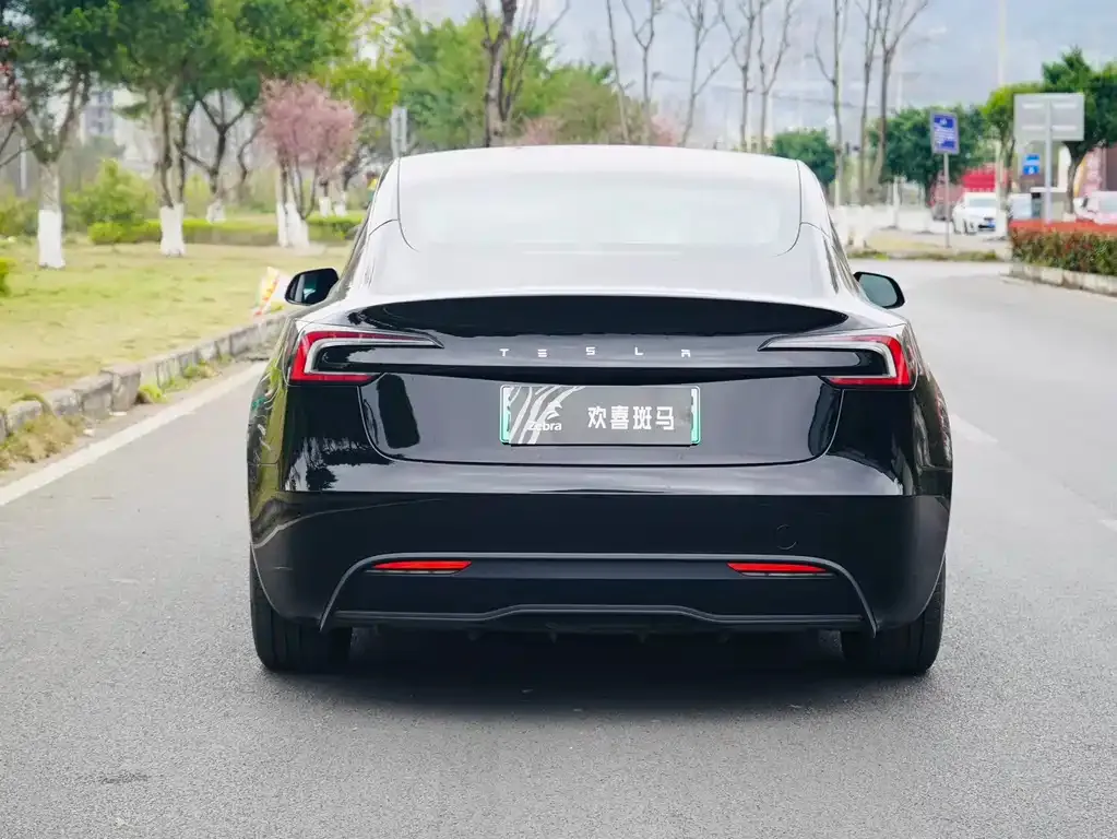 Tesla Model 3 — фото 8
