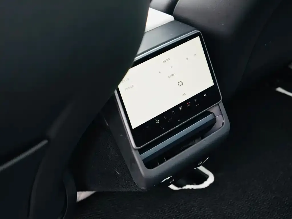 Tesla Model 3 — фото 4