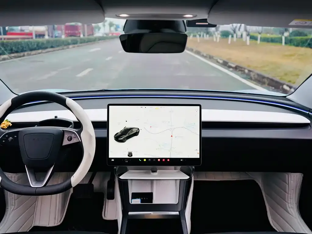 Tesla Model 3 — фото 2