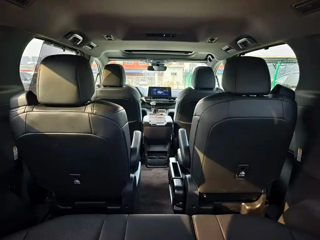 Toyota Sienna — фото 4