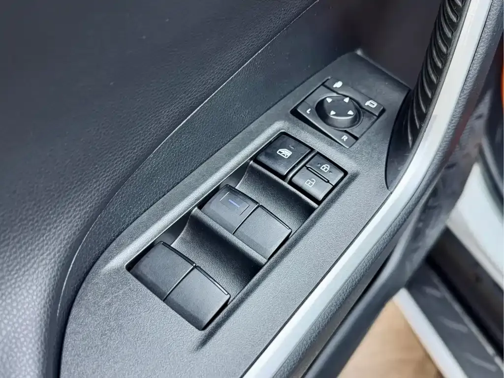 Toyota RAV4 — фото 6