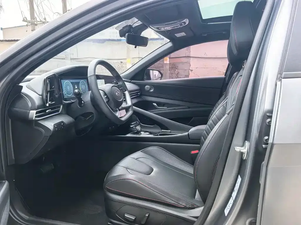 Hyundai Elantra — фото 4