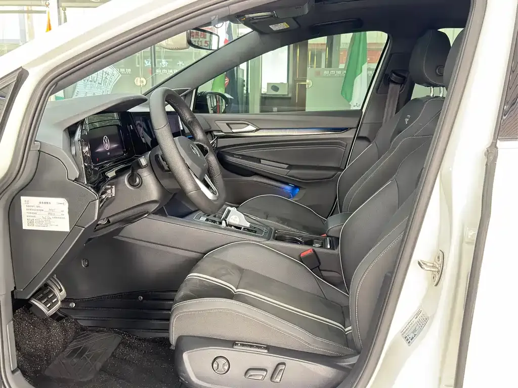 Volkswagen Golf 2022 из CN, фото 10