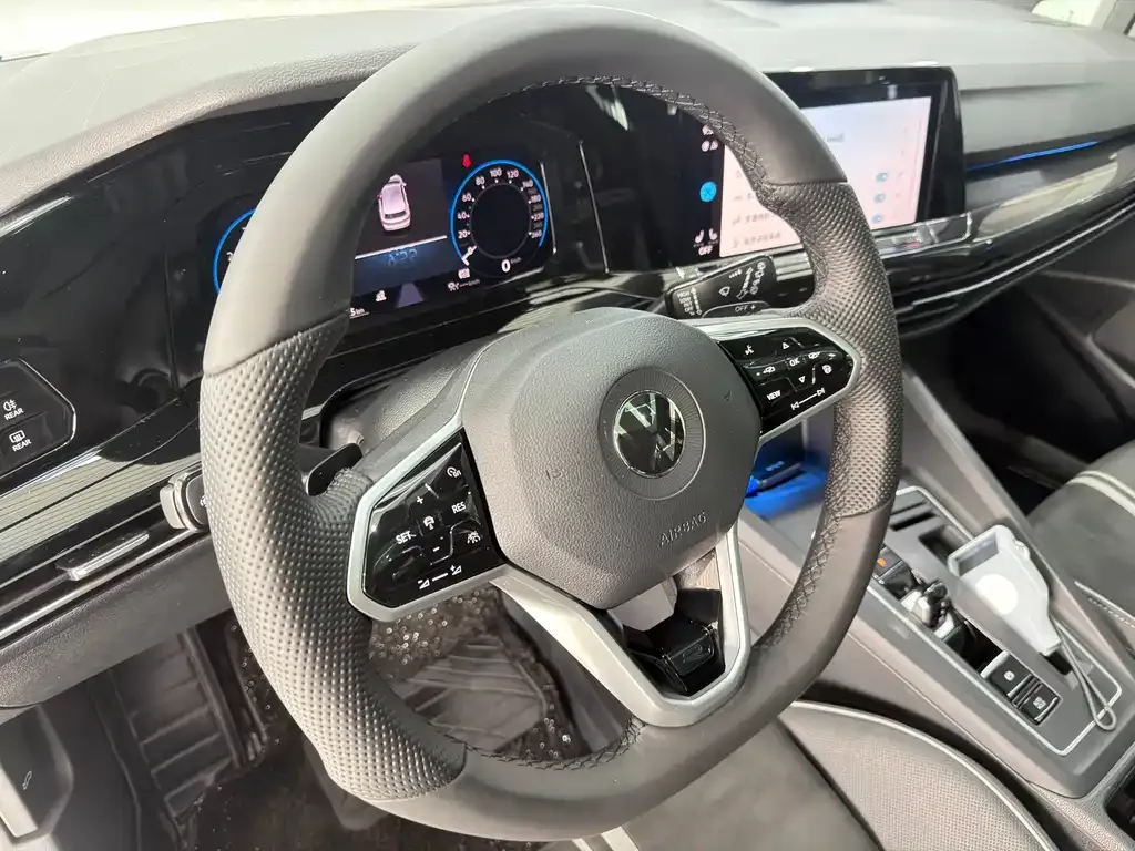 Volkswagen Golf 2022 из CN, фото 4