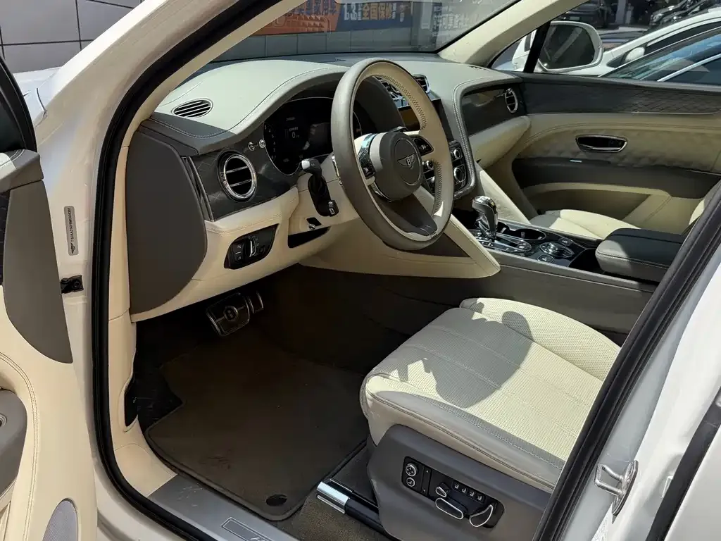Bentley Bentayga PHEV 2021 из CN, фото 7