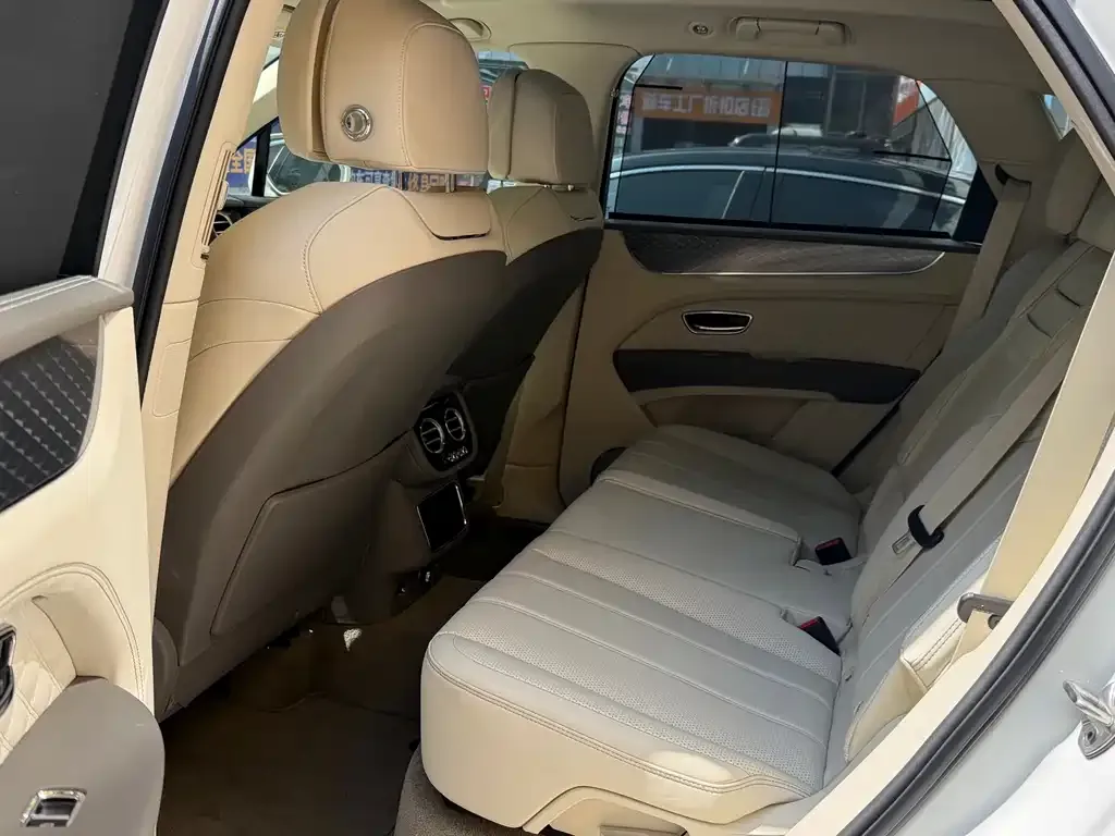 Bentley Bentayga PHEV 2021 из CN, фото 3