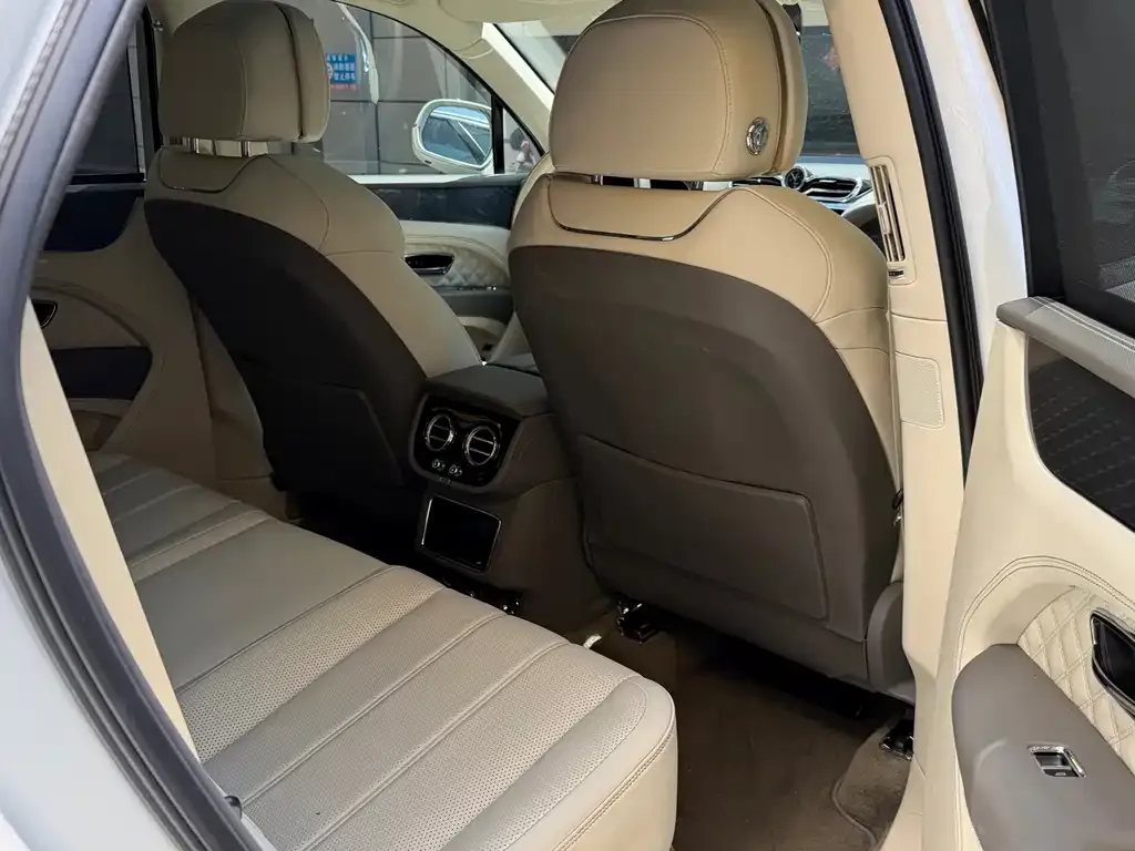 Bentley Bentayga PHEV 2021 из CN, фото 2