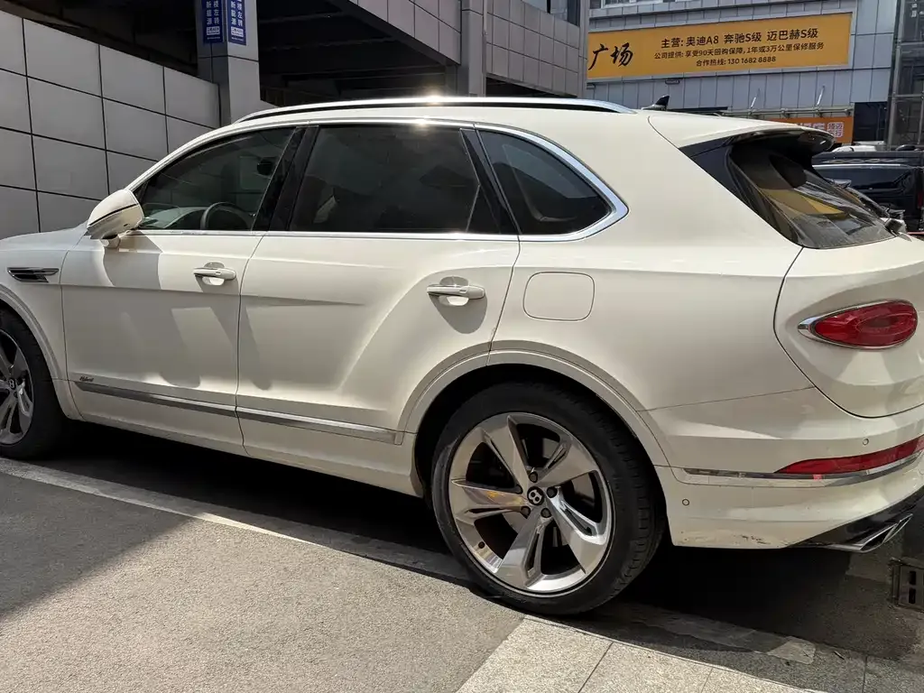 Bentley Bentayga PHEV 2021 из CN, фото 8