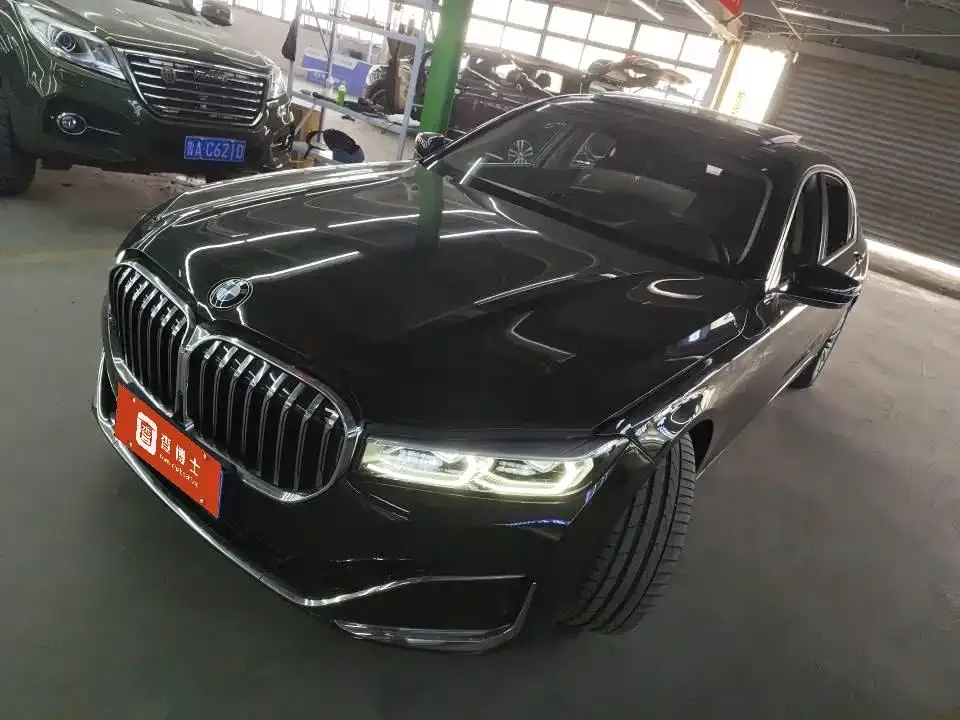 BMW 7 Series — фото 1