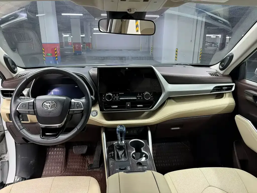 Toyota Highlander — фото 6