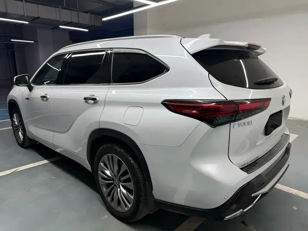 Toyota Highlander — фото 2