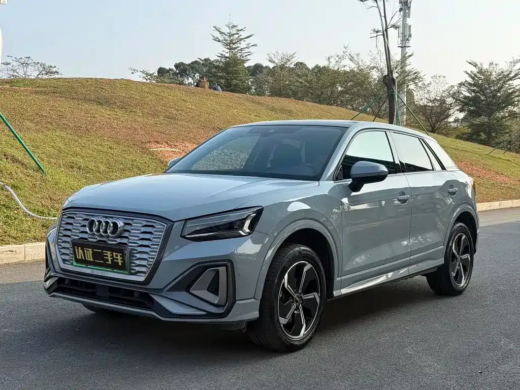 Audi Q2L e-tron