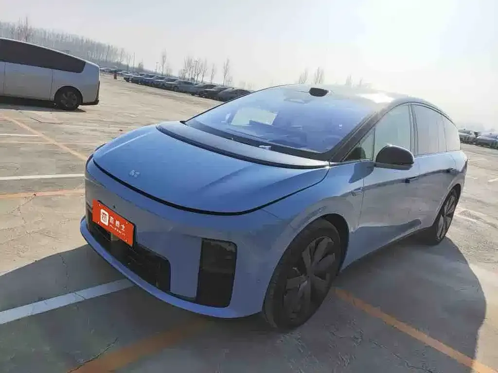 Li Auto i8 — фото 1